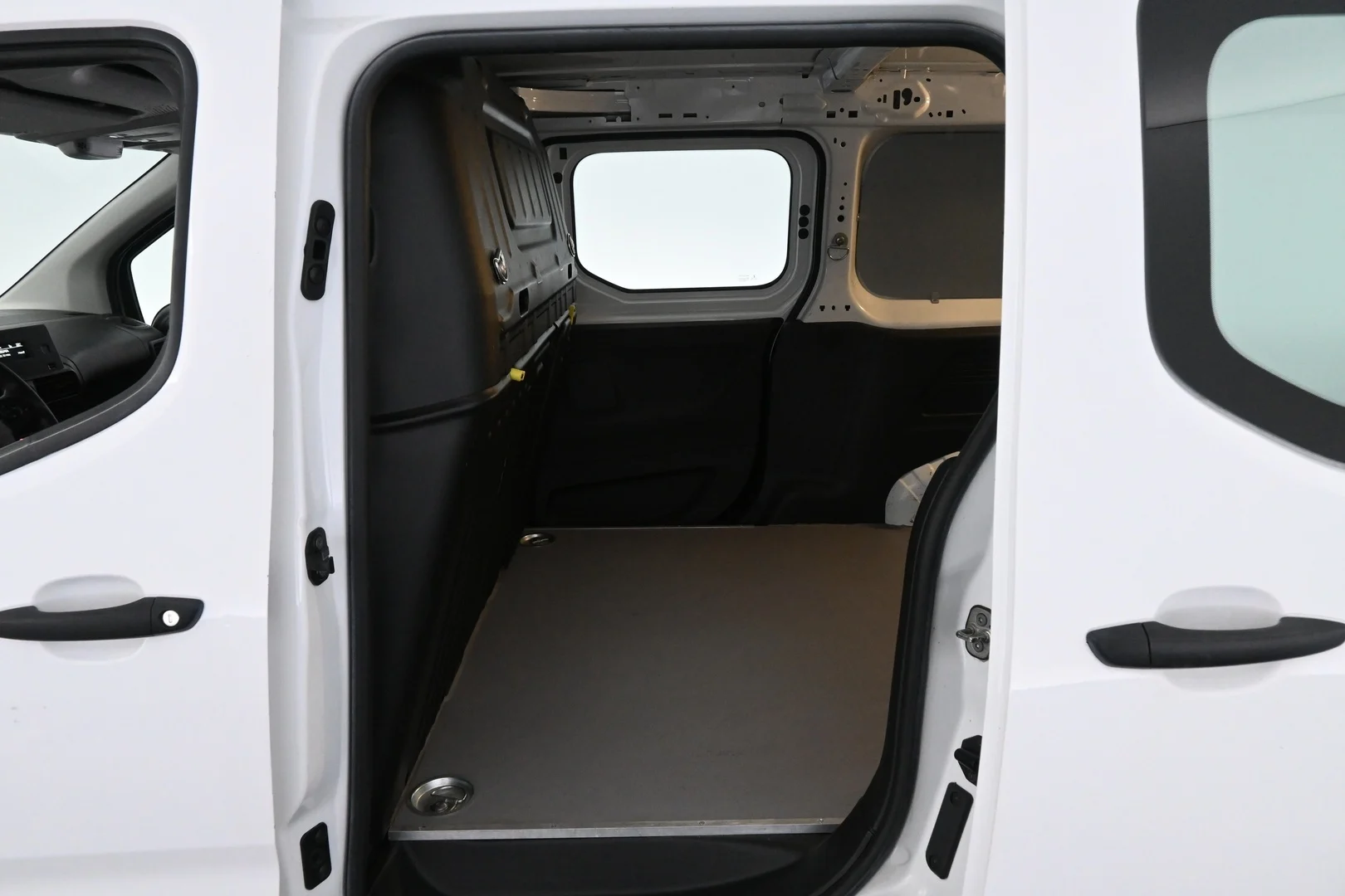 Car Image - zl5Cxtgs1cF4gSU2IgR6r