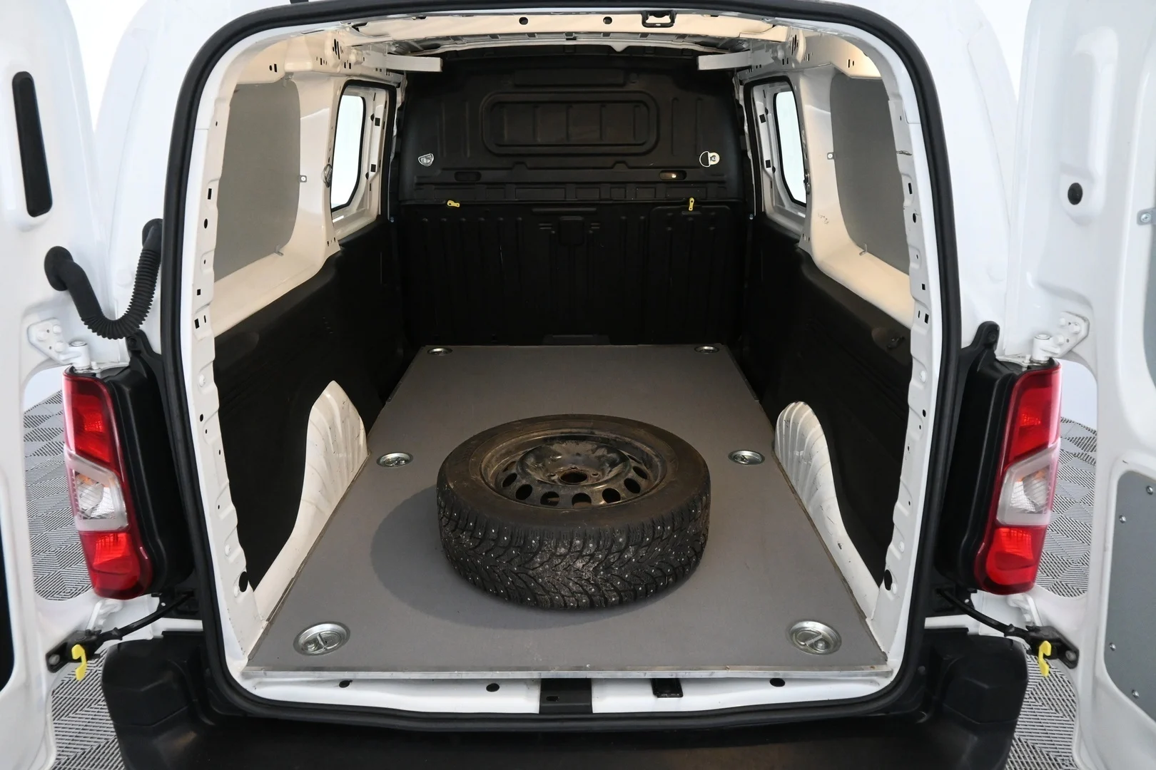 Car Image - zl5Cxtgs1cF4gSU2IgR6r