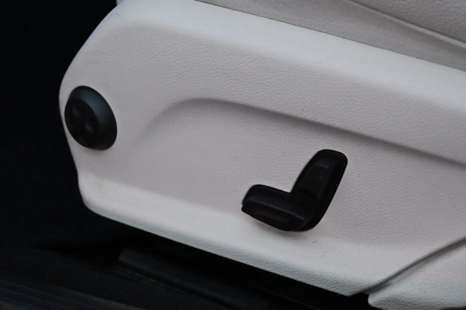 Car Image - 6rU84w8FRS6o0KH0ZQPlxV