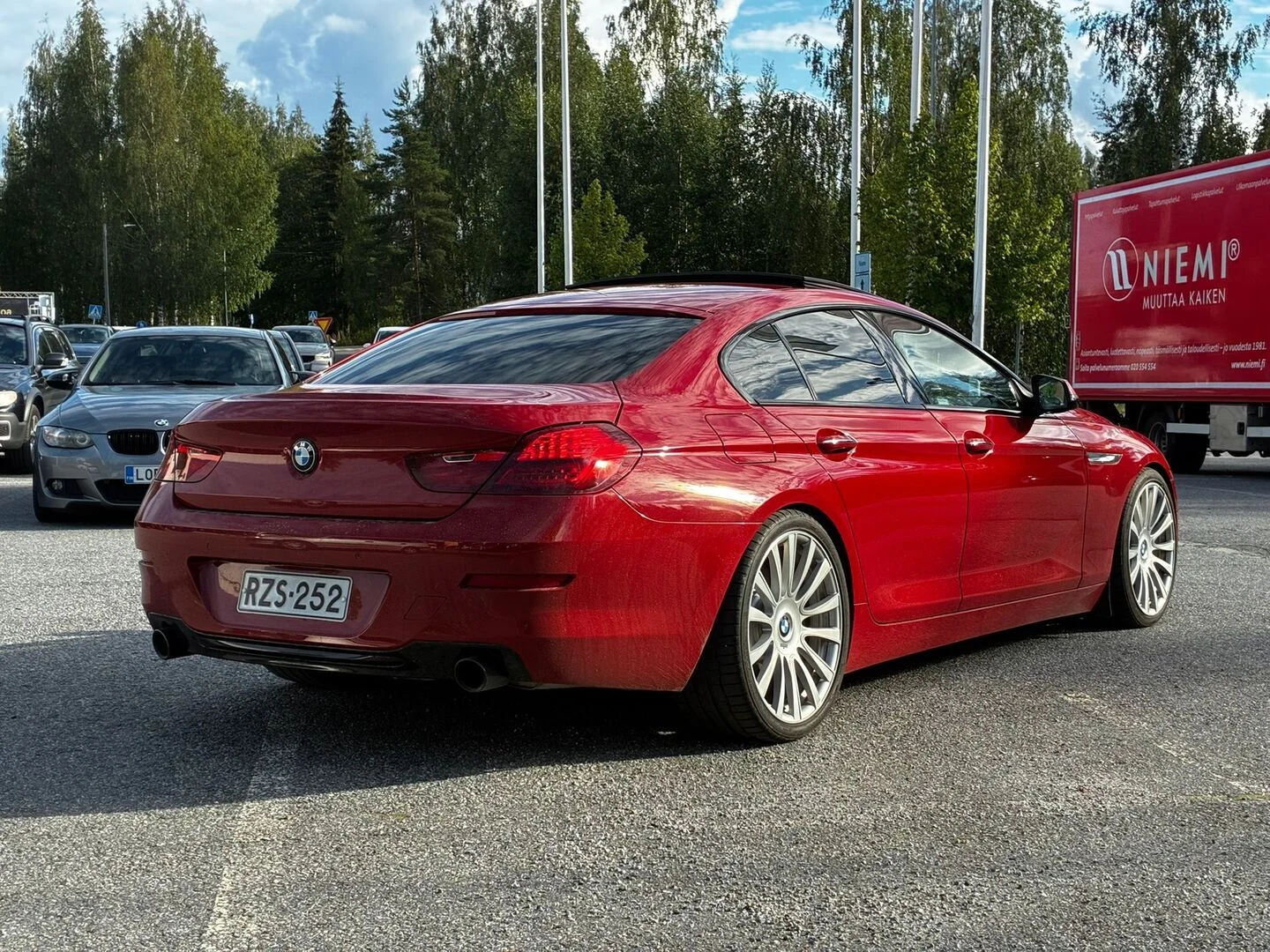 Car Image - 7LdyuK812kDRzoSNNe7OPS