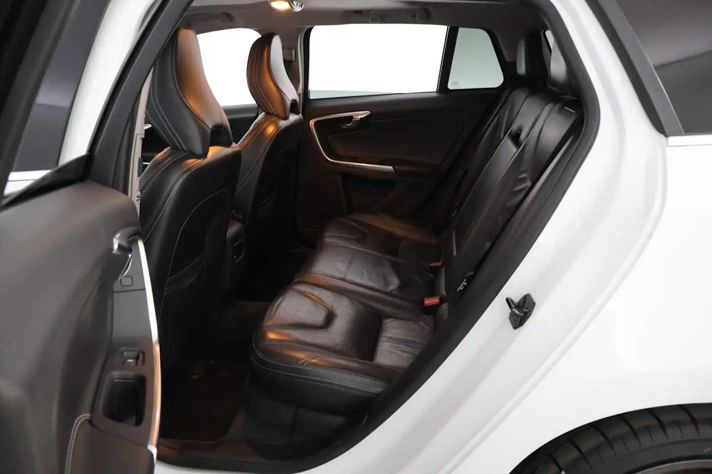 Car Image - 75djZFcxJMzBWvWSkKeMEL