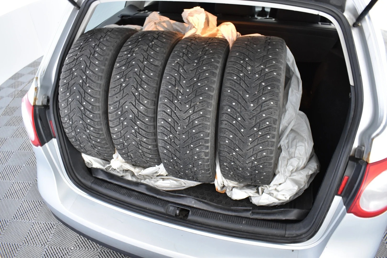 Car Image - m92p2JANfFk8DkiIigsLH