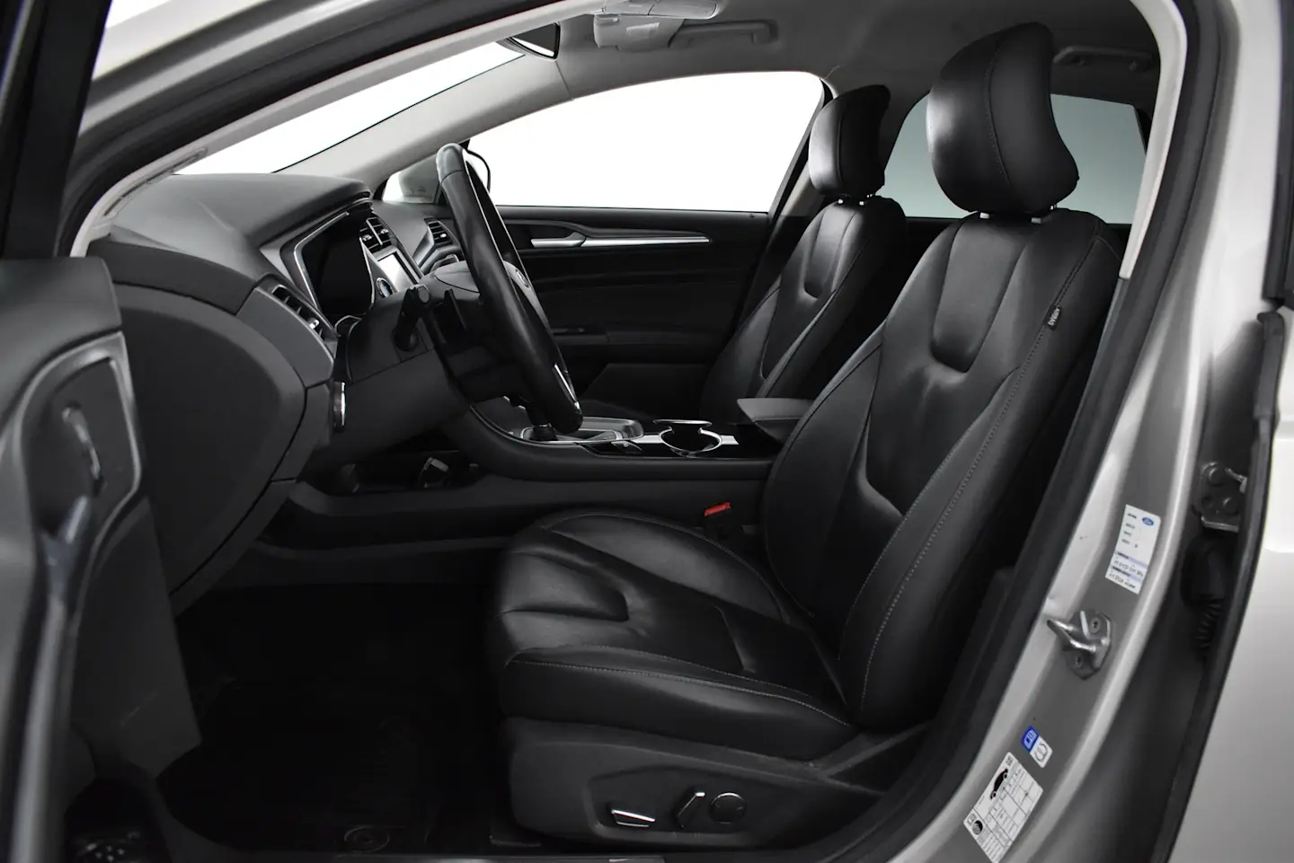 Car Image - eVG27zK8pwbeufiCfn0n0