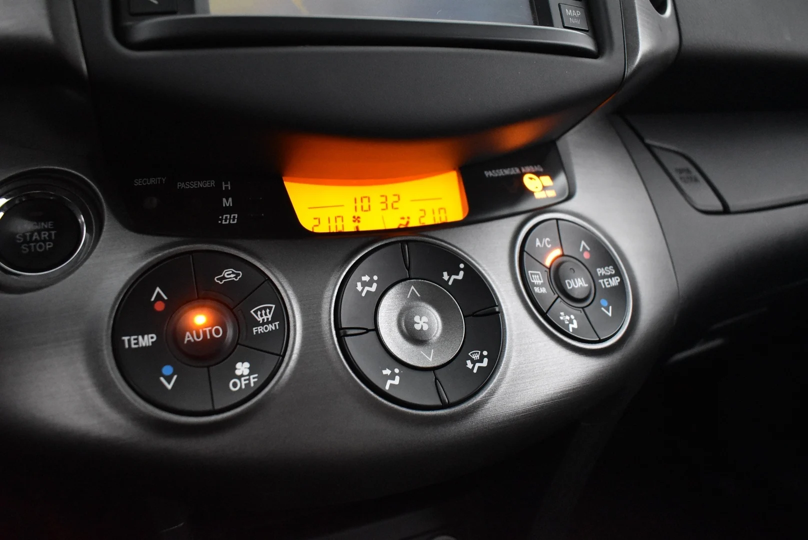 Car Image - 4hBML29hR106LYlFTdRhcU