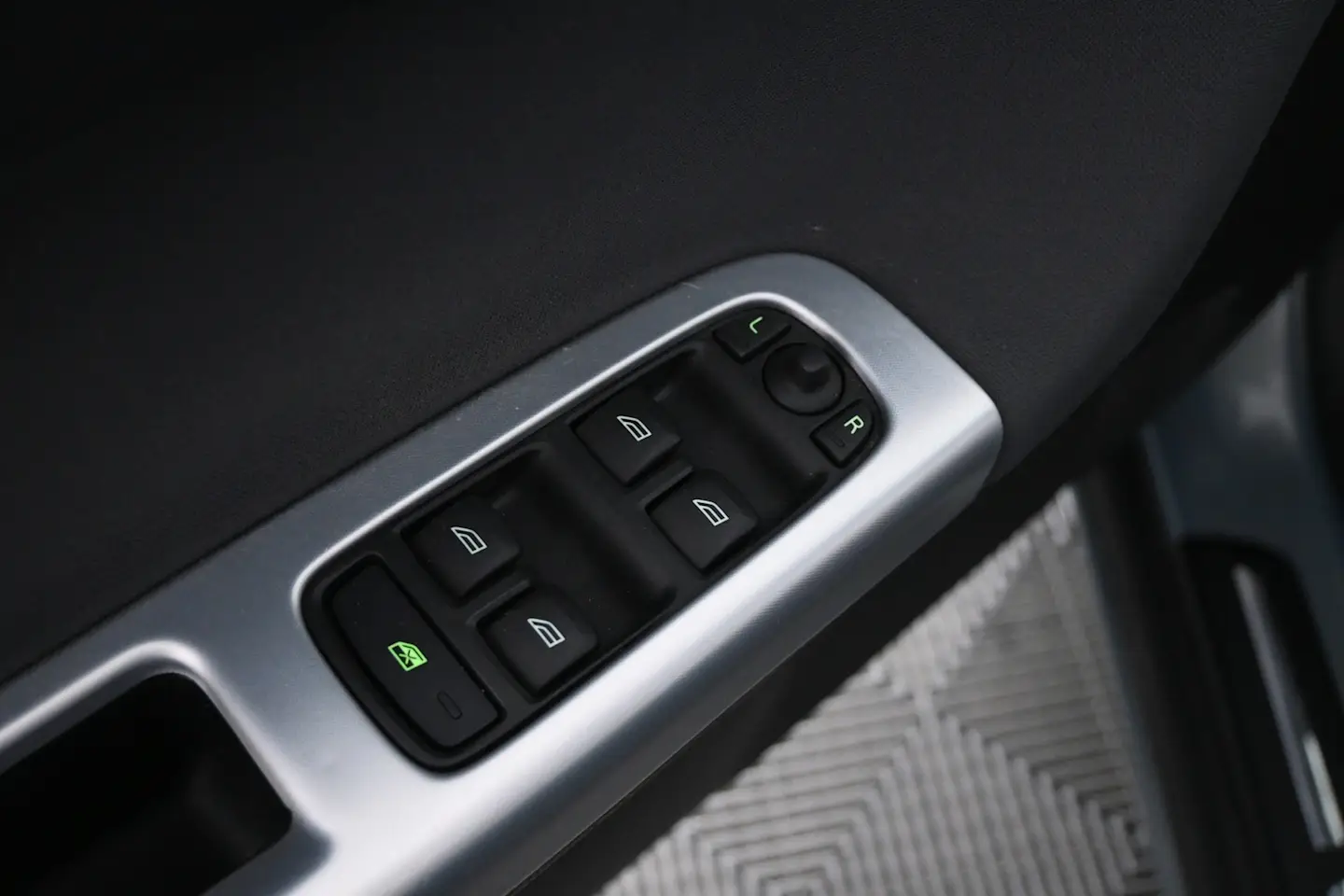 Car Image - 4ipLVaf0aJ7S5GMojHiEhq