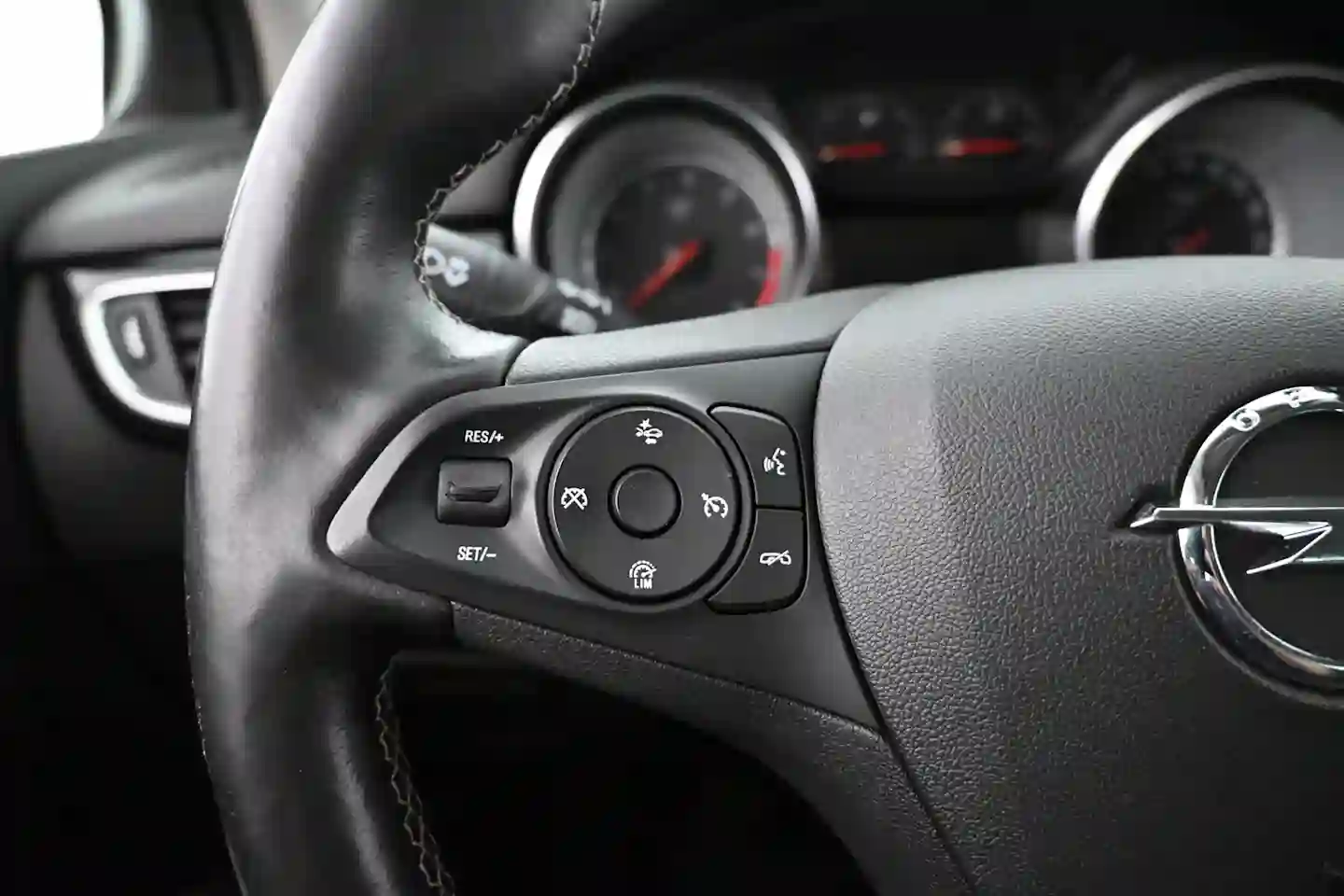 Car Image - 3DMjYhwuPzVpYs0pRgcfFJ