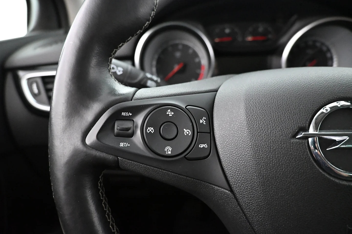 Car Image - 3DMjYhwuPzVpYs0pRgcfFJ