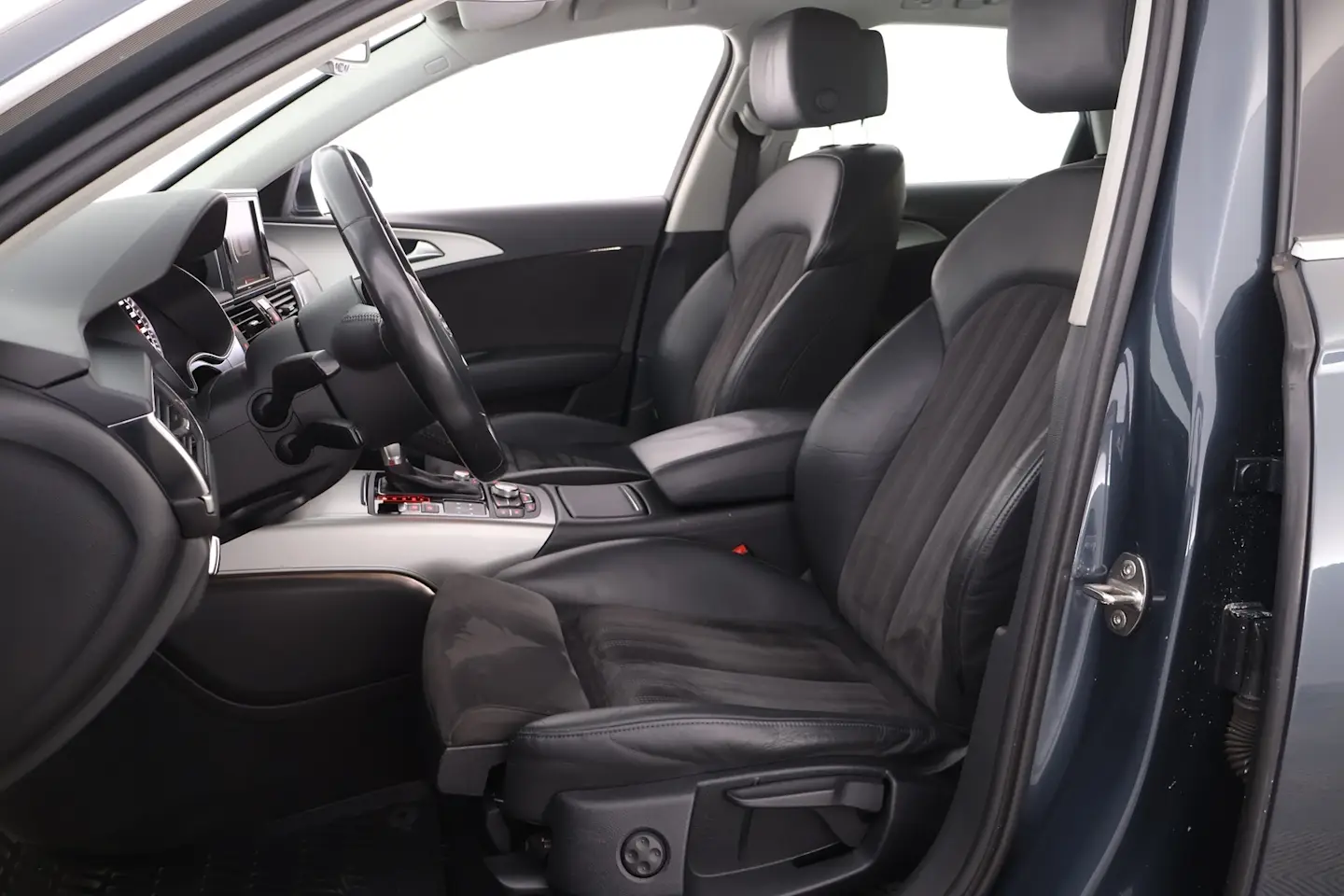 Car Image - aoU1ctYKUhYfIZFR0uBvY