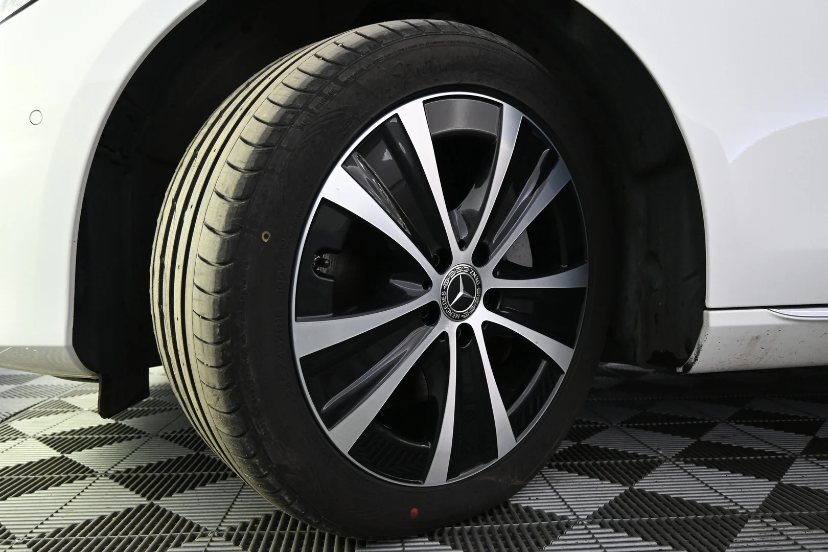 Car Image - T8gH8f9jcli69DSEADXZv