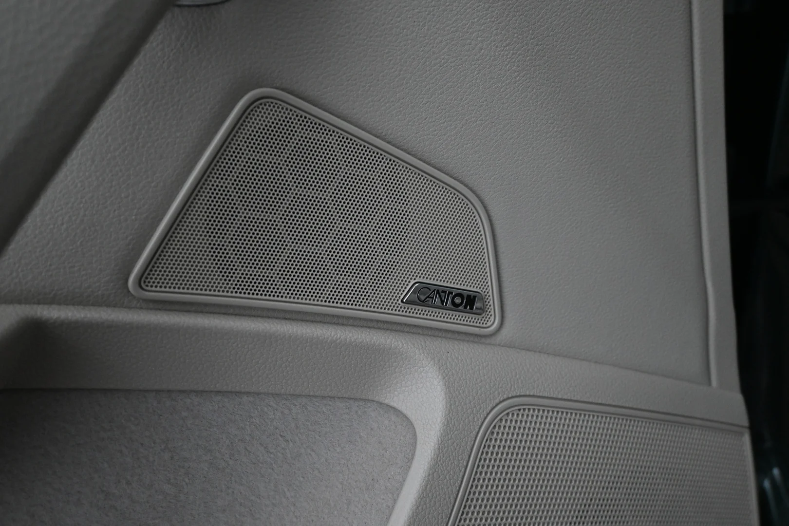 Car Image - 5DzKoQEoITikNUdKkn0xR4