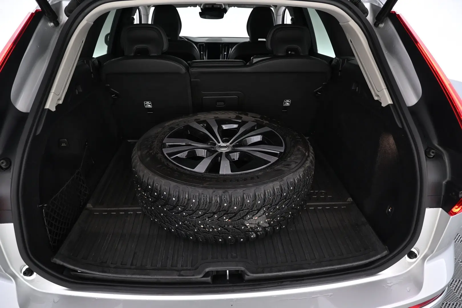 Car Image - LLAOYxD90prPZ24cgEeWR