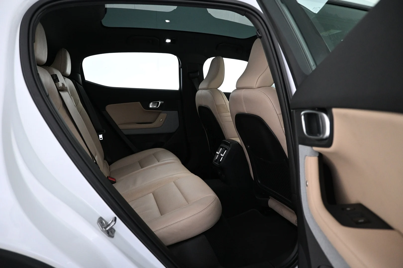 Car Image - 2vcwRA3WHmbOmgCN8Ns36M