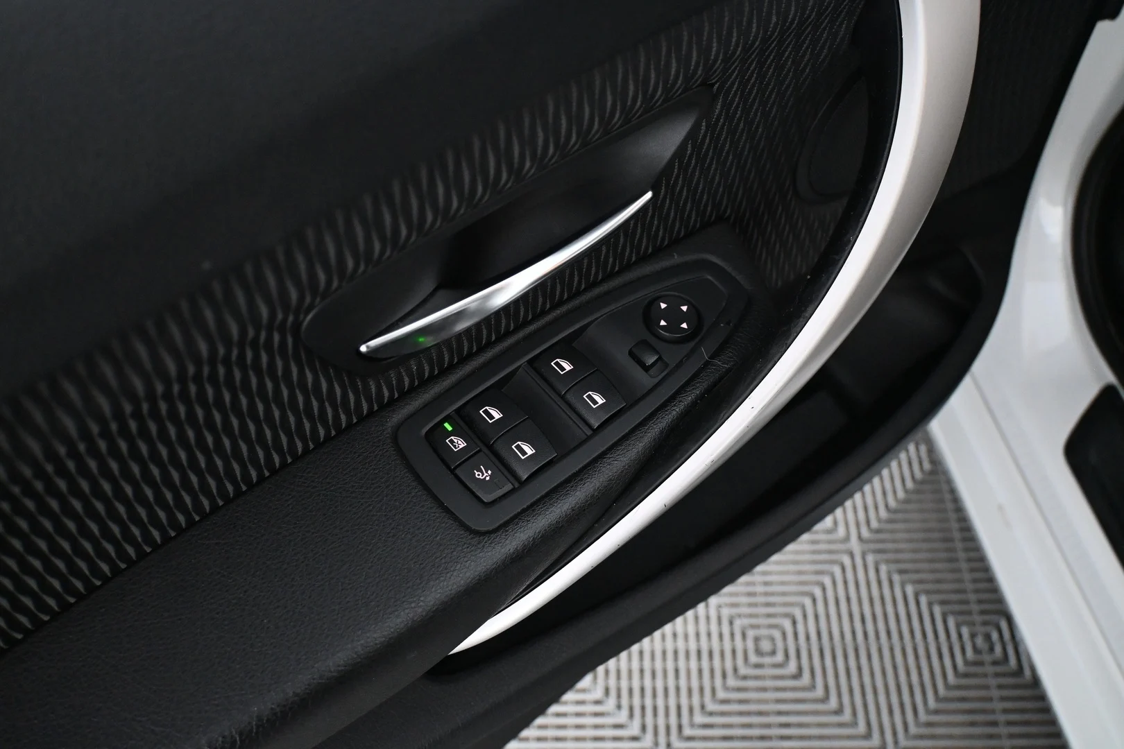 Car Image - 4HUz0bugL2C7wkI1HRUou1