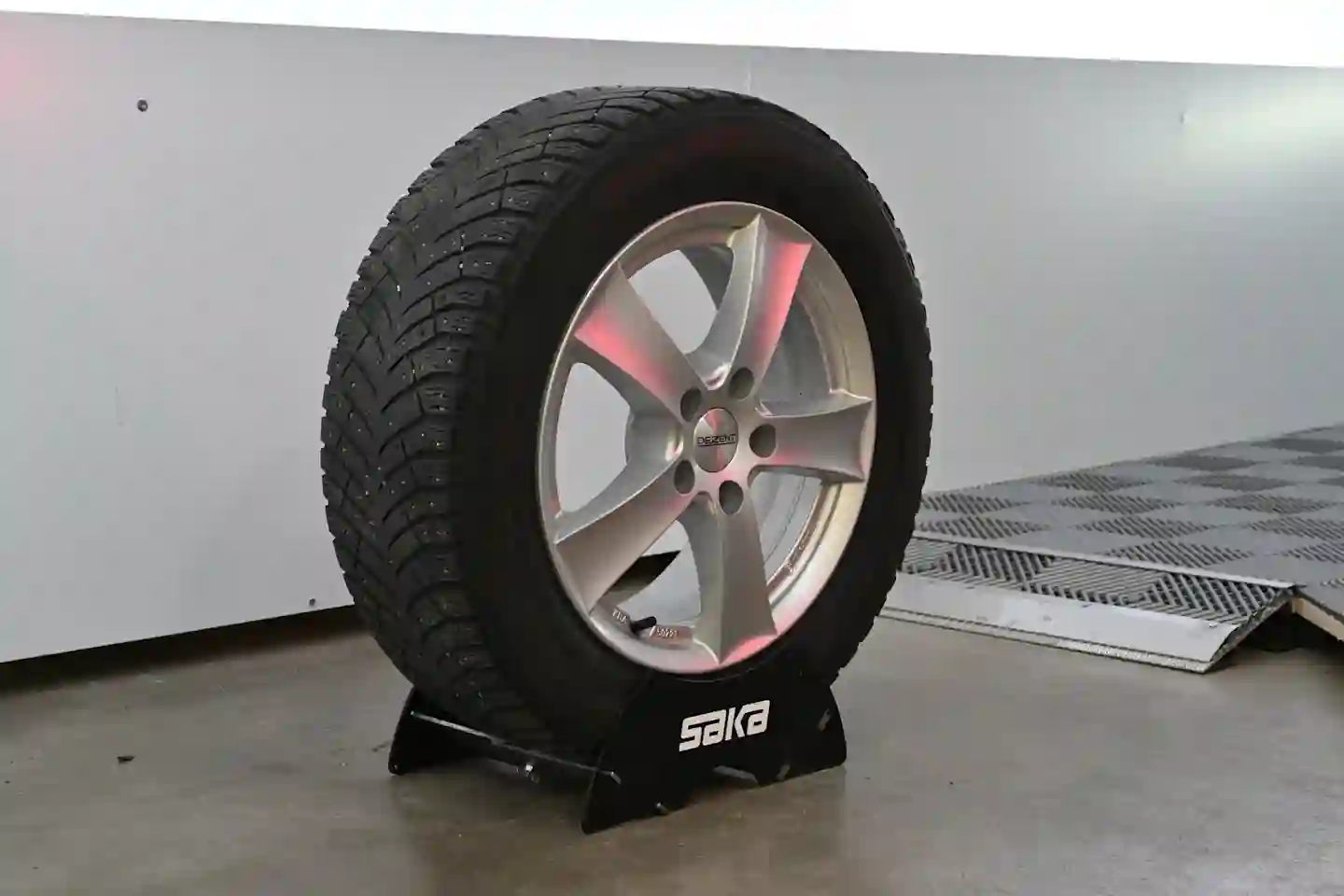 Car Image - 2PnJ3SRVE7LGXO1R6ZIFYL