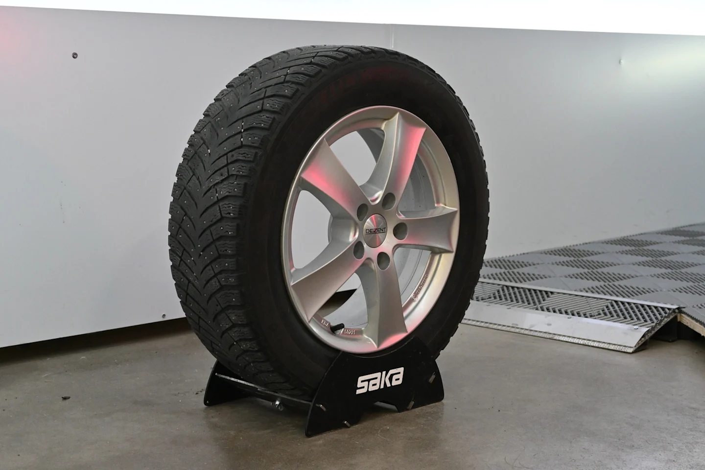 Car Image - 2PnJ3SRVE7LGXO1R6ZIFYL