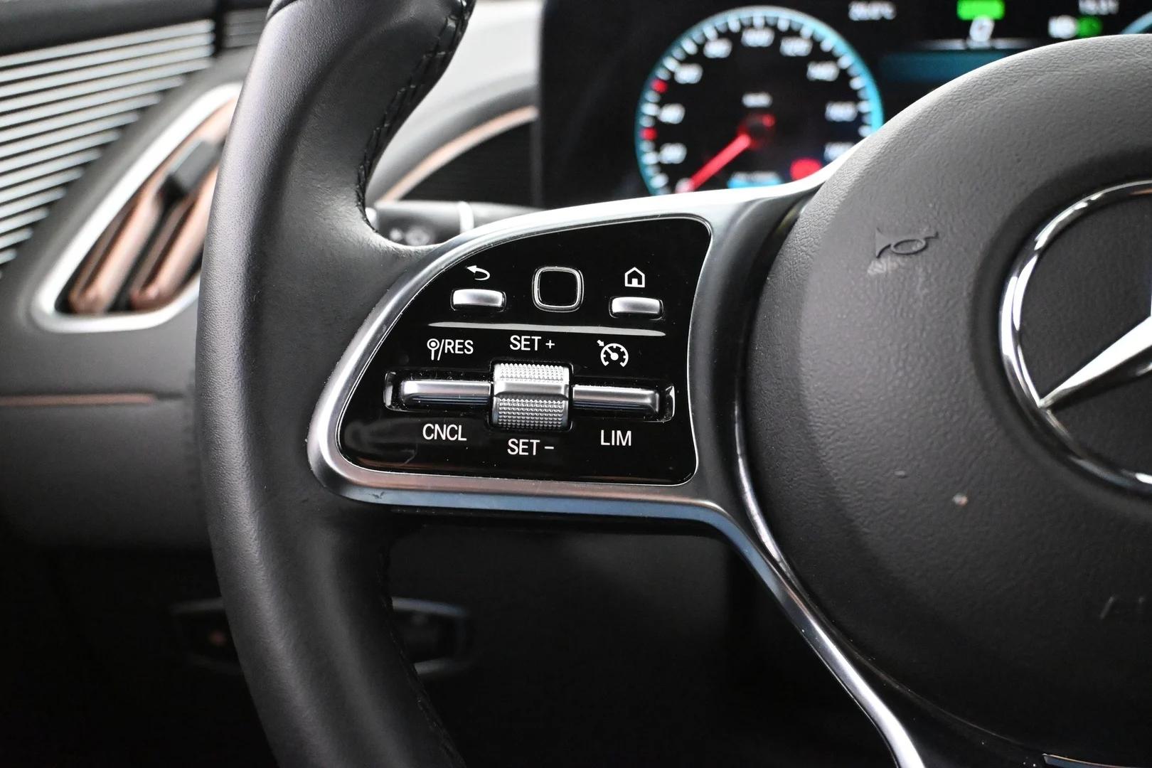 Car Image - 4i0S3fC7d43CmUmxGpiHwr