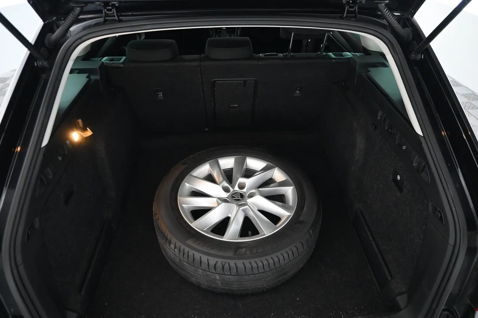 Car Image - 4pcGifHvjQoyo8zvudFfIZ
