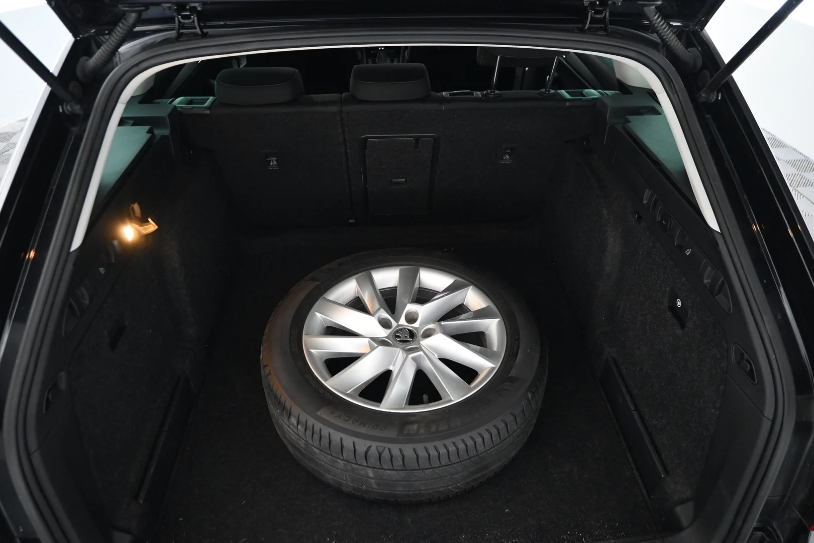 Car Image - 4pcGifHvjQoyo8zvudFfIZ