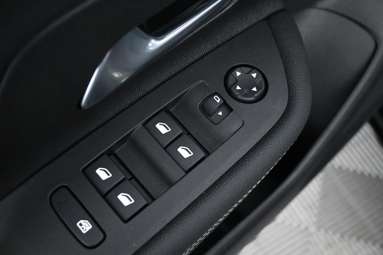Car Image - 5YwwjrCzMmh9z3y3tuwRZ