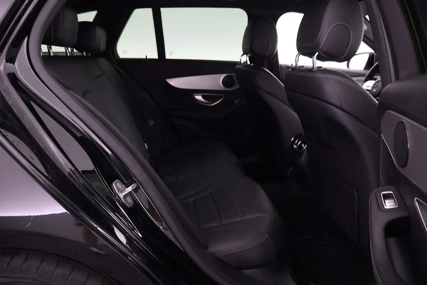 Car Image - vy95LyrUhFN5wewmFlvF1