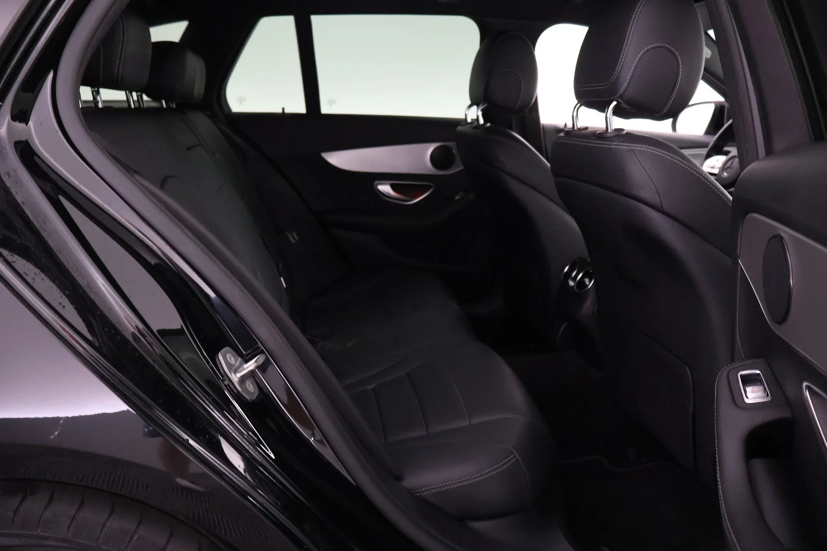 Car Image - vy95LyrUhFN5wewmFlvF1