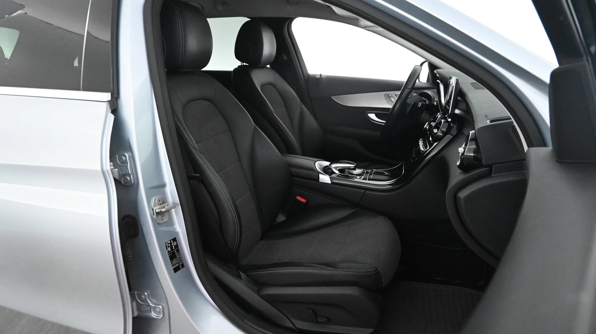 Car Image - r3QhBQEK4Hk5OzFj0t03u