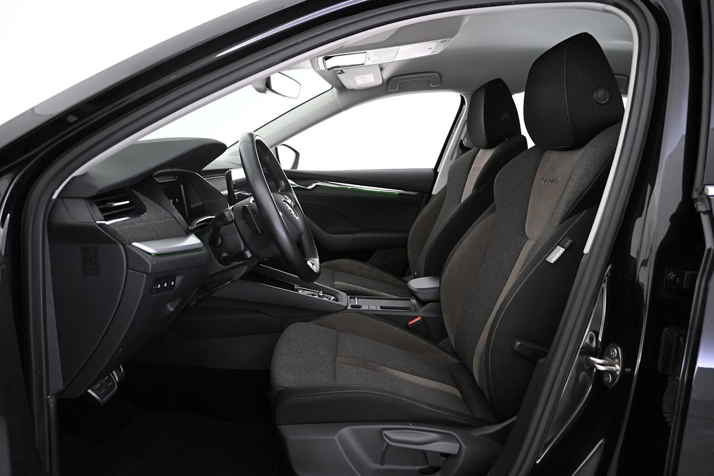 Car Image - UunPpROg0z6VOzF8VRda9