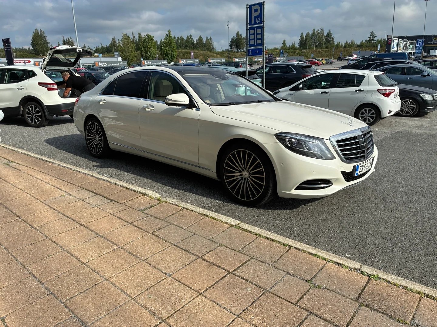 Car Image - 3m6W3etZKfnw8y8Idsrnks