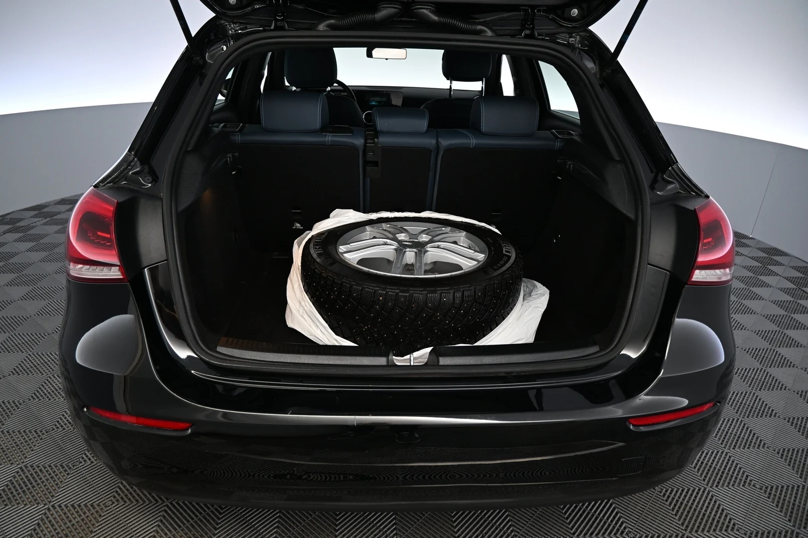 Car Image - 7kQ6sRZgyxc912GAxoEeWC