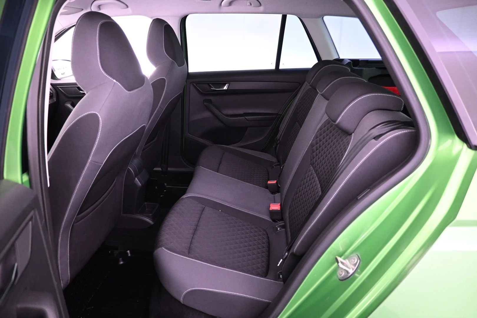 Car Image - 6lhMznVs6TXX85L2XpKu4Q