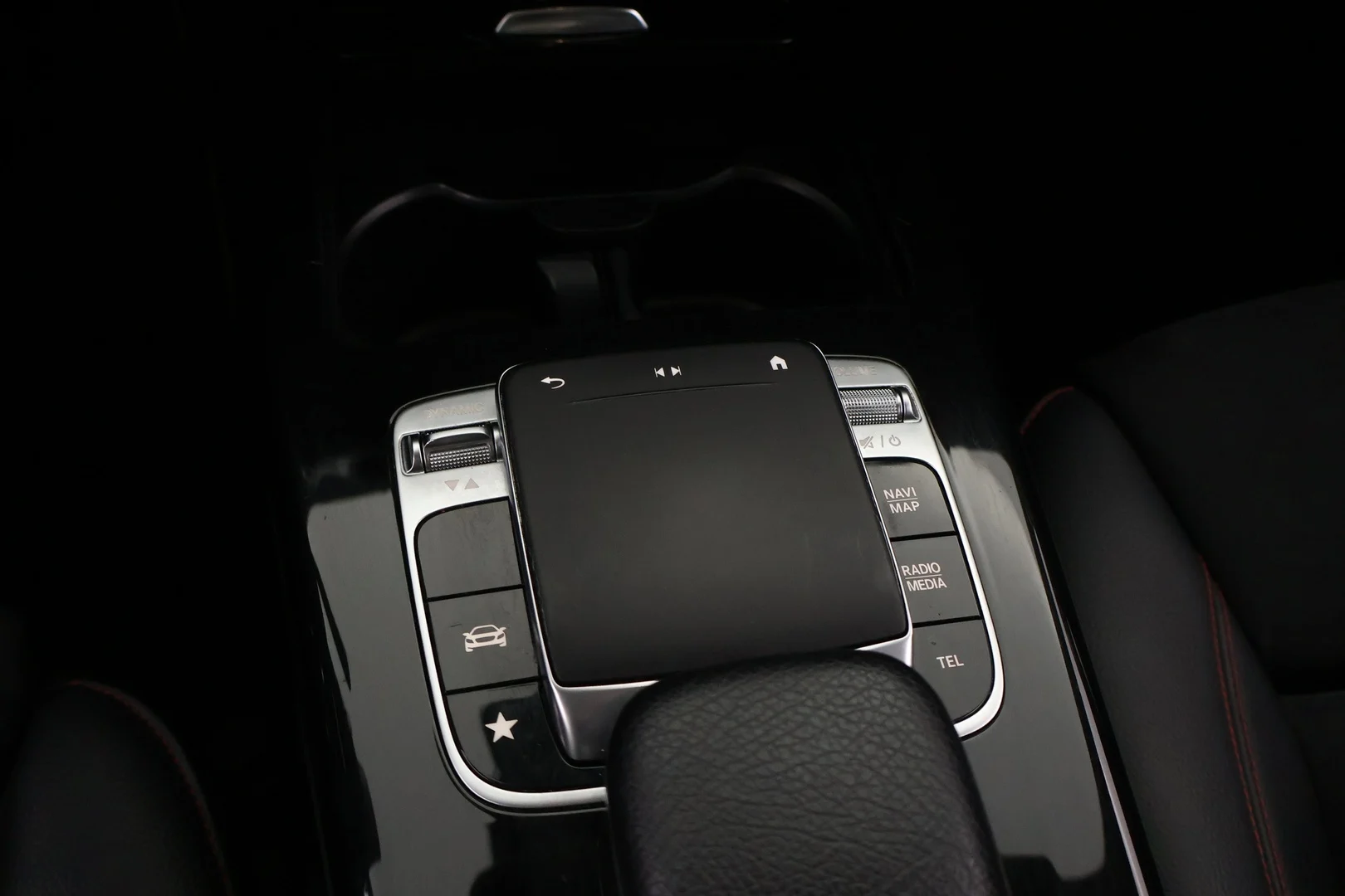Car Image - 1R4ozGsYT9EQ4dJsfLam7V