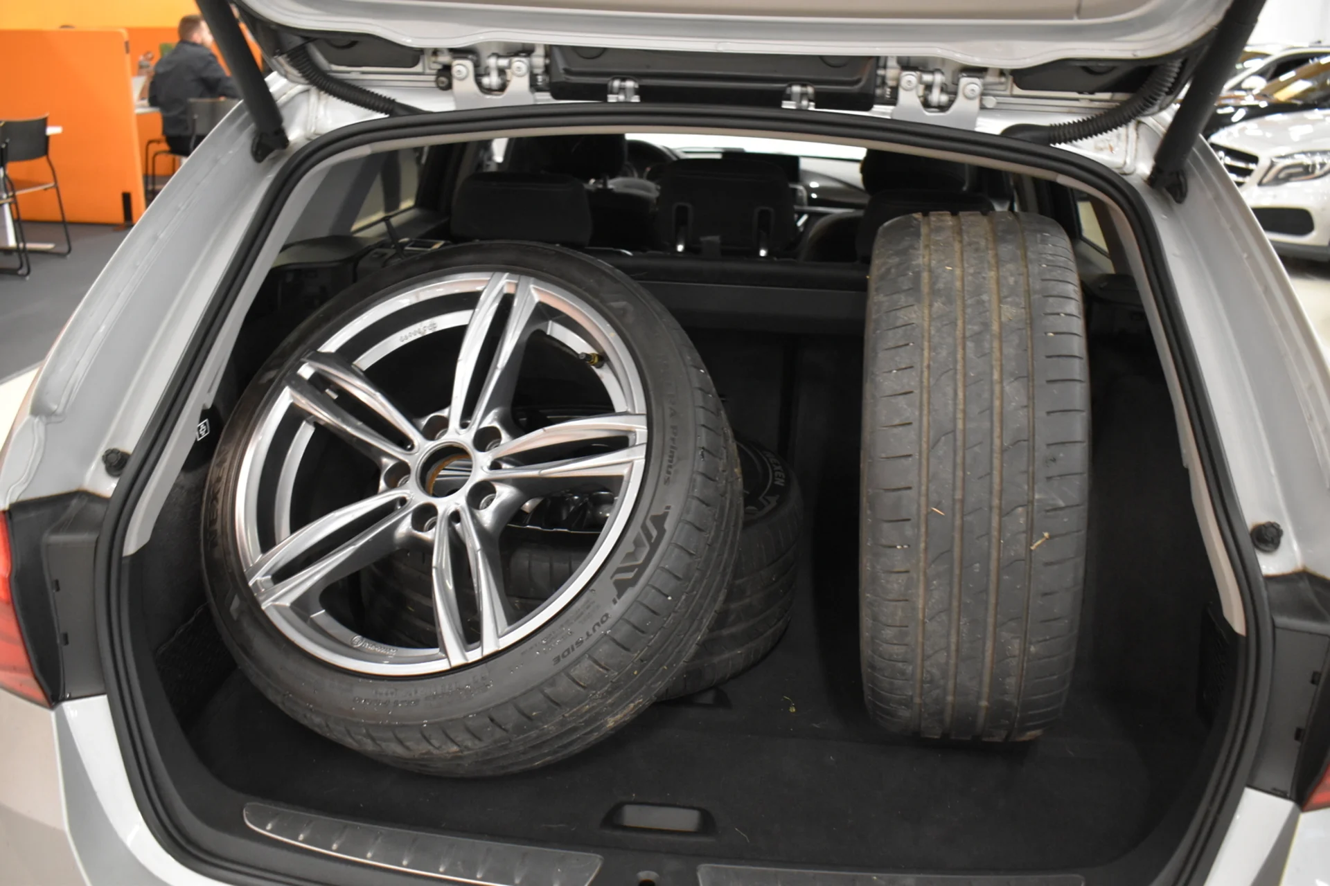 Car Image - 1PQ1dLcwmhWqqQb7wSnqDm
