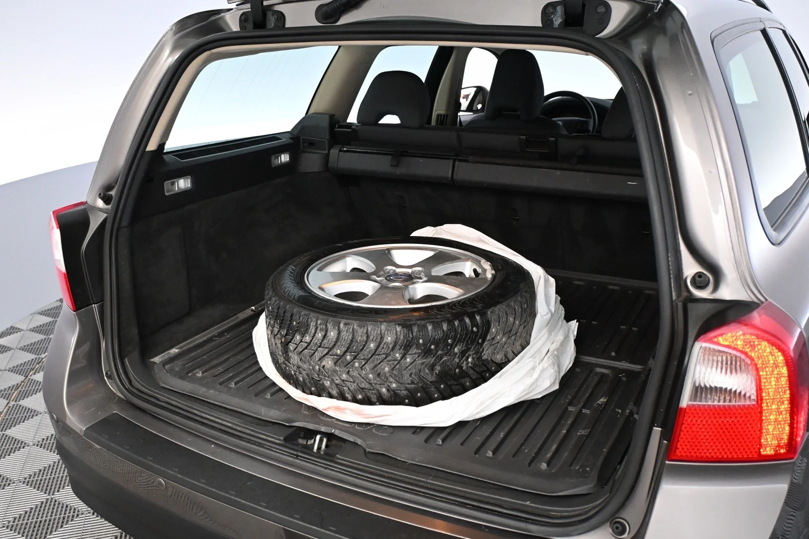 Car Image - 7d9S4z1glmAP1BbKSltPB0