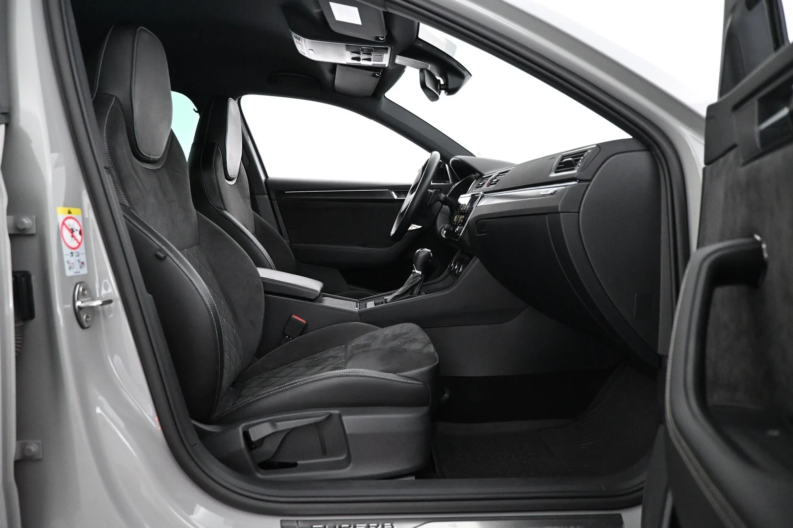 Car Image - 5km0q8TQandejX8AowCNWD