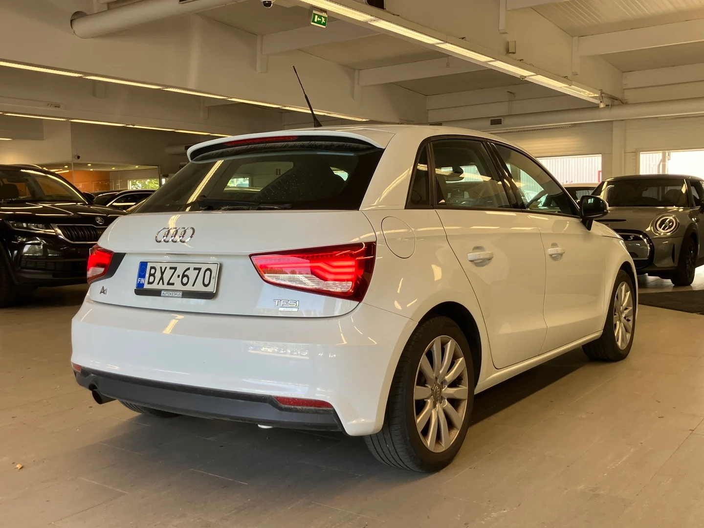 Car Image - 4wGpgbGh5jXCUx4y8XfB3s