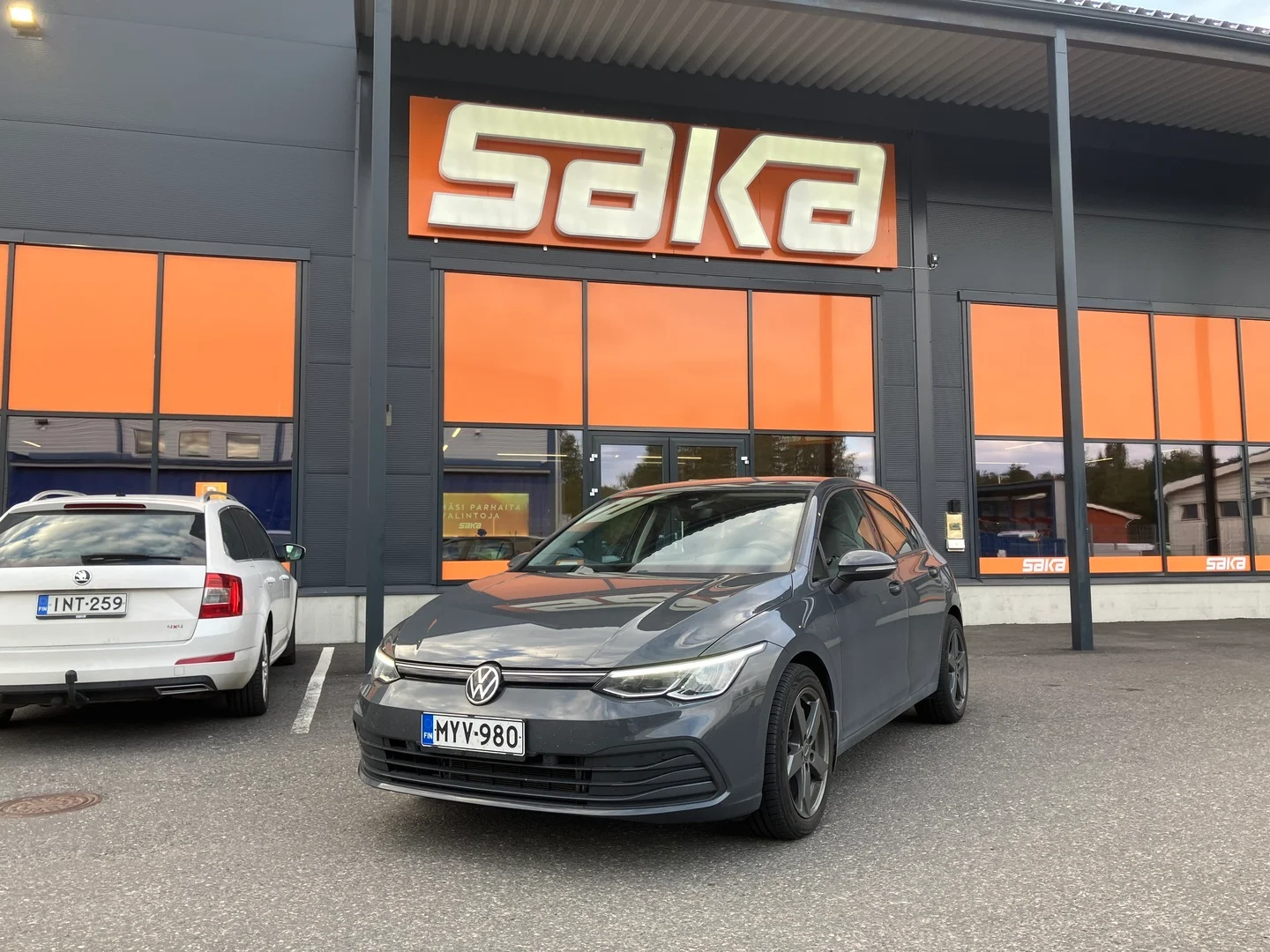 Car Image - 7FeikFRSV1rea8SeBKKqs1