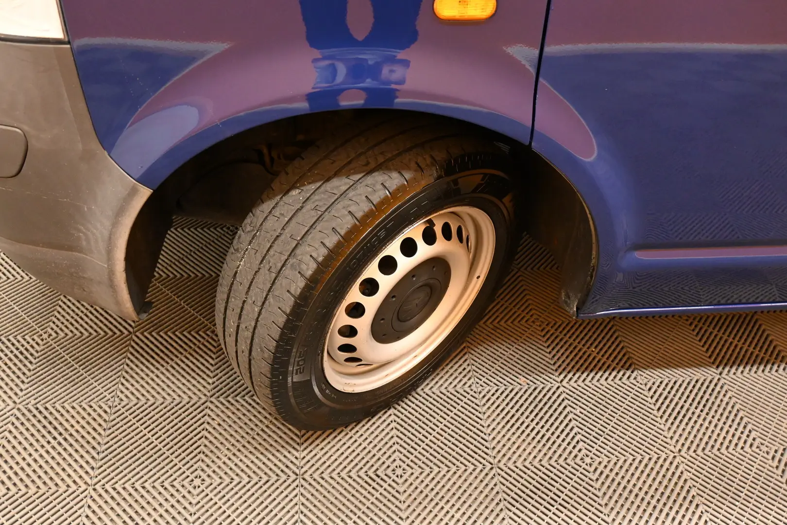 Car Image - 2K9vWXIdV4pOc5ez8Ip54y