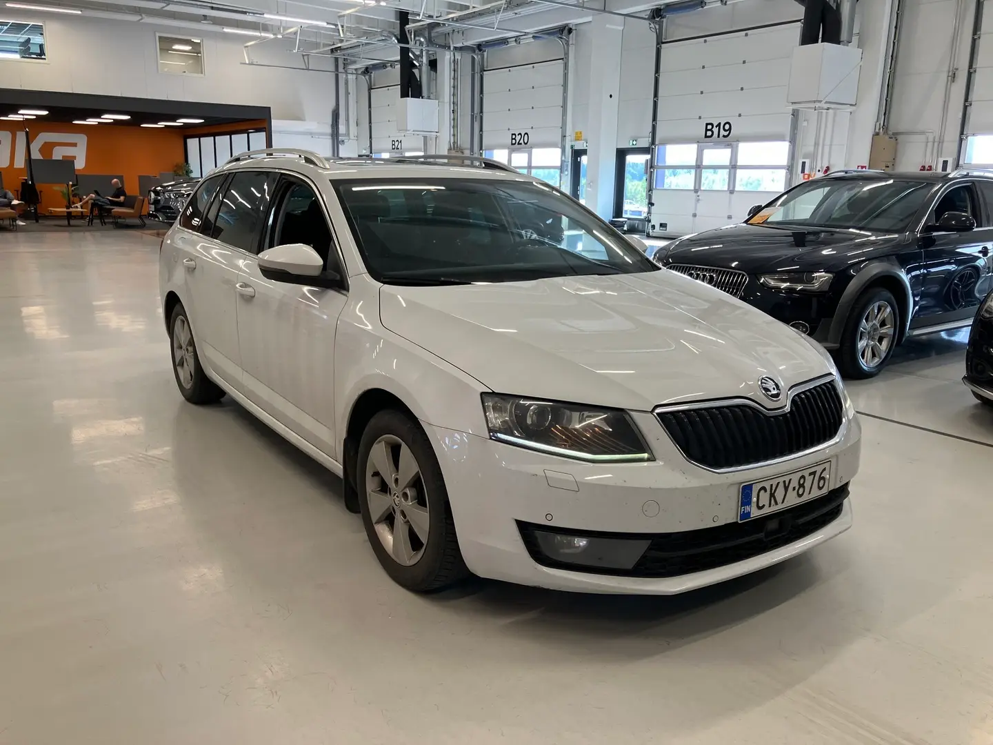 Car Image - 592UTpUE5tDpIW7m4zsieB