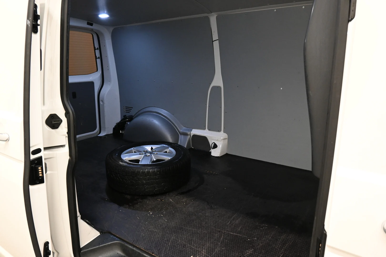 Car Image - 4JEFbKgIc7uCJ8xDqhfBPo