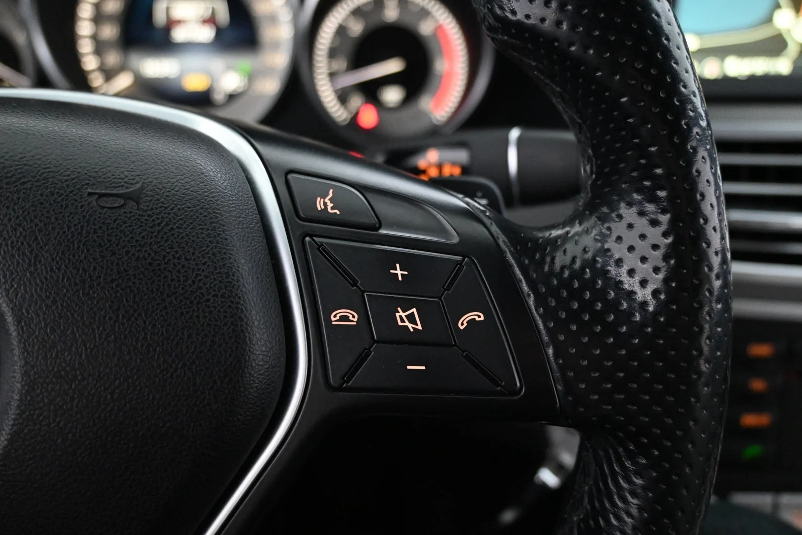 Car Image - 7fiaxOu3z0G1QMSdkim1NO