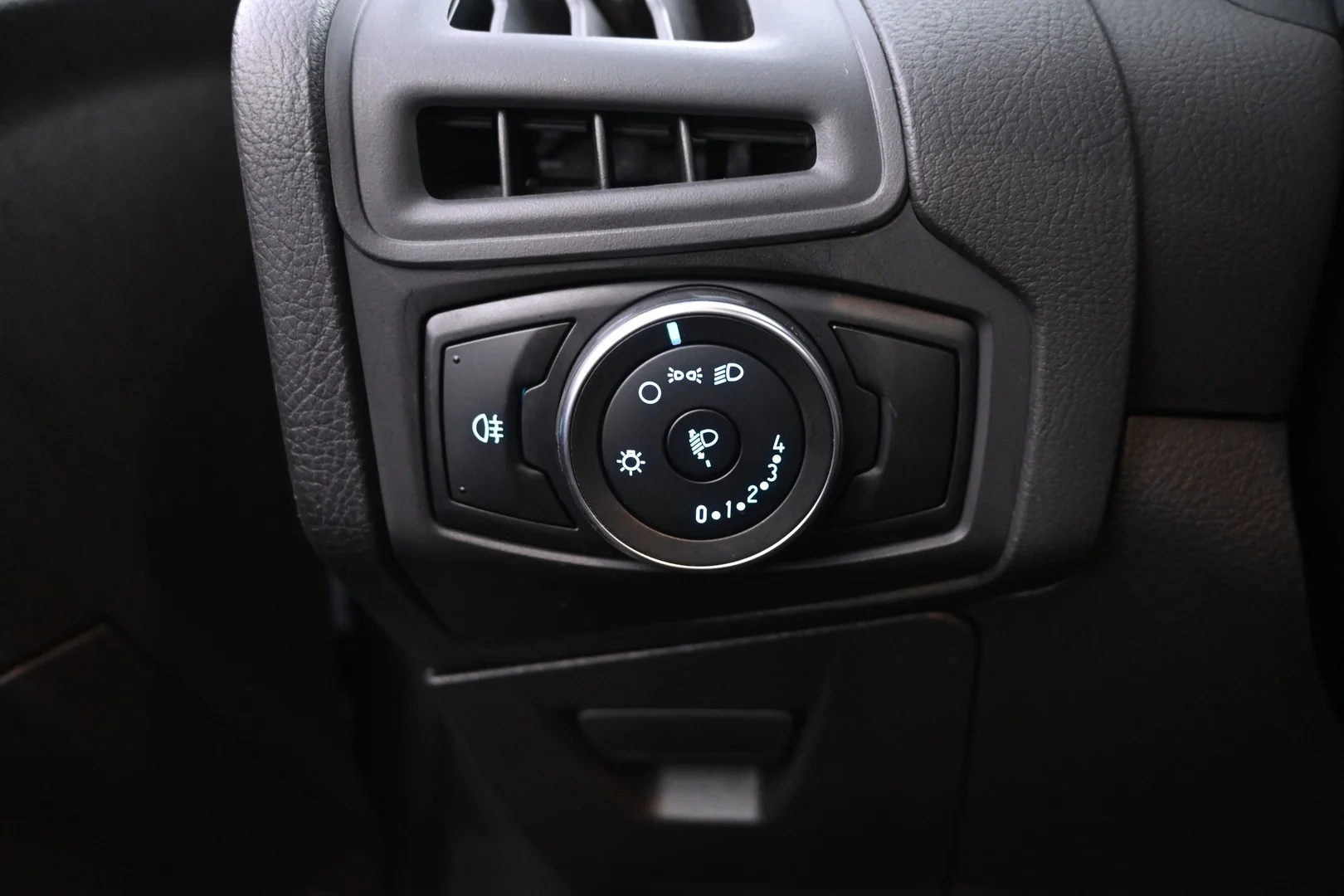 Car Image - 1mVcq8Q0ny4EE5cCoiqDGU