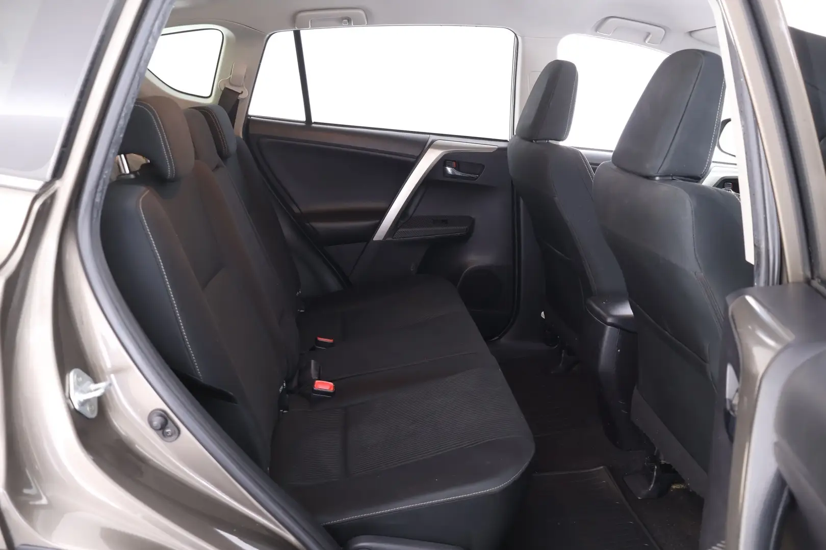 Car Image - 1QPI7xigjtwEAyxiBoWwW2
