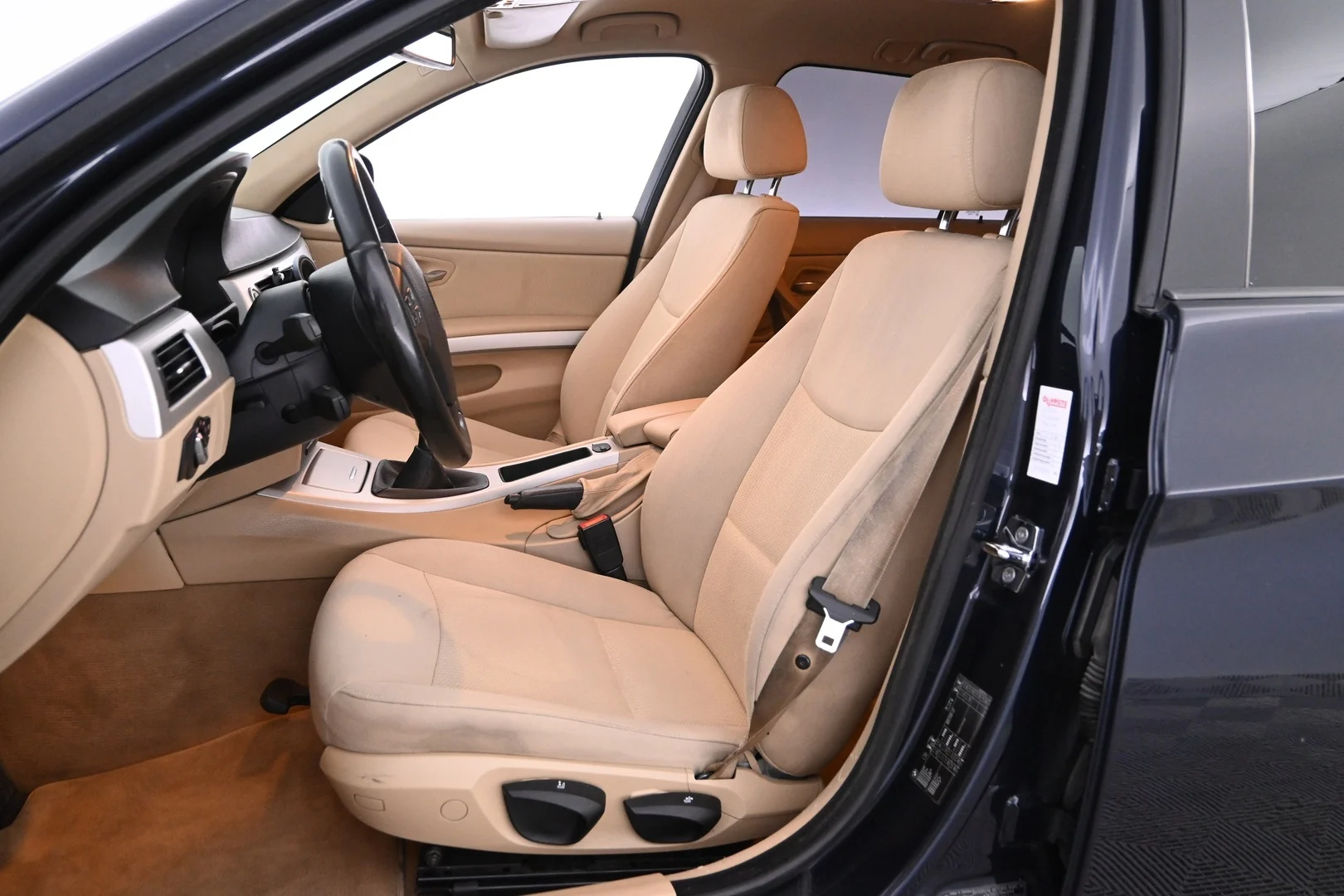Car Image - 2OsWqZ5rx6WLZC0Ni0y5sR