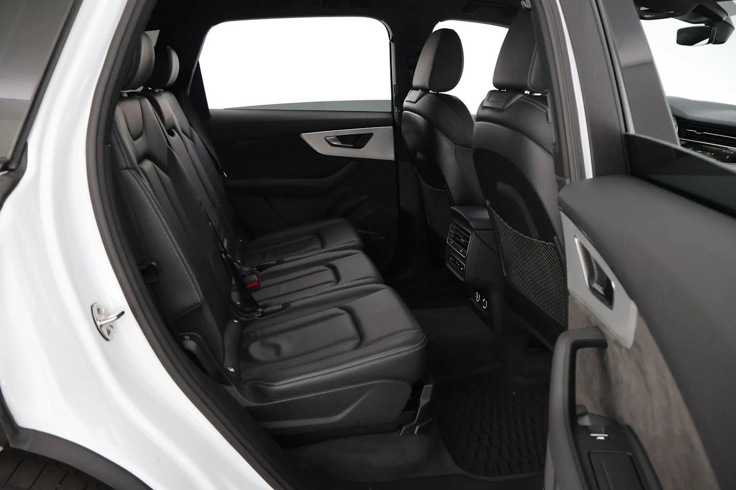 Car Image - 3zCw0Sth6BKwiQeEWDL33D