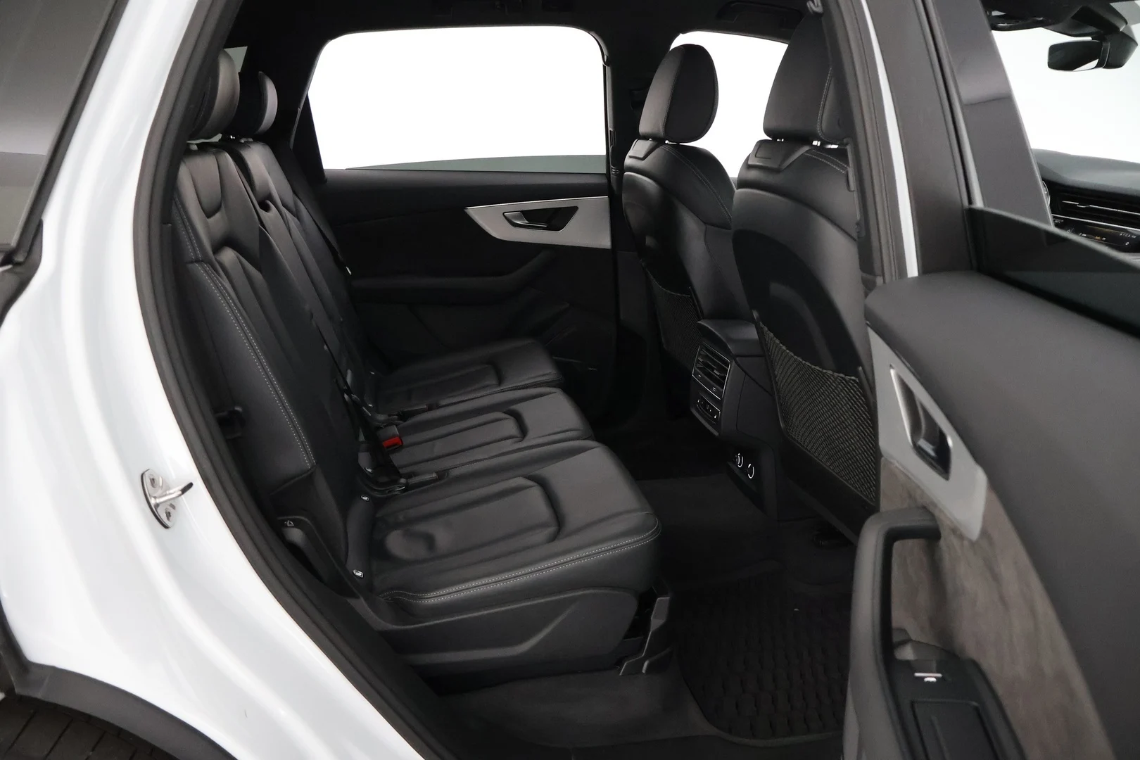 Car Image - 3zCw0Sth6BKwiQeEWDL33D