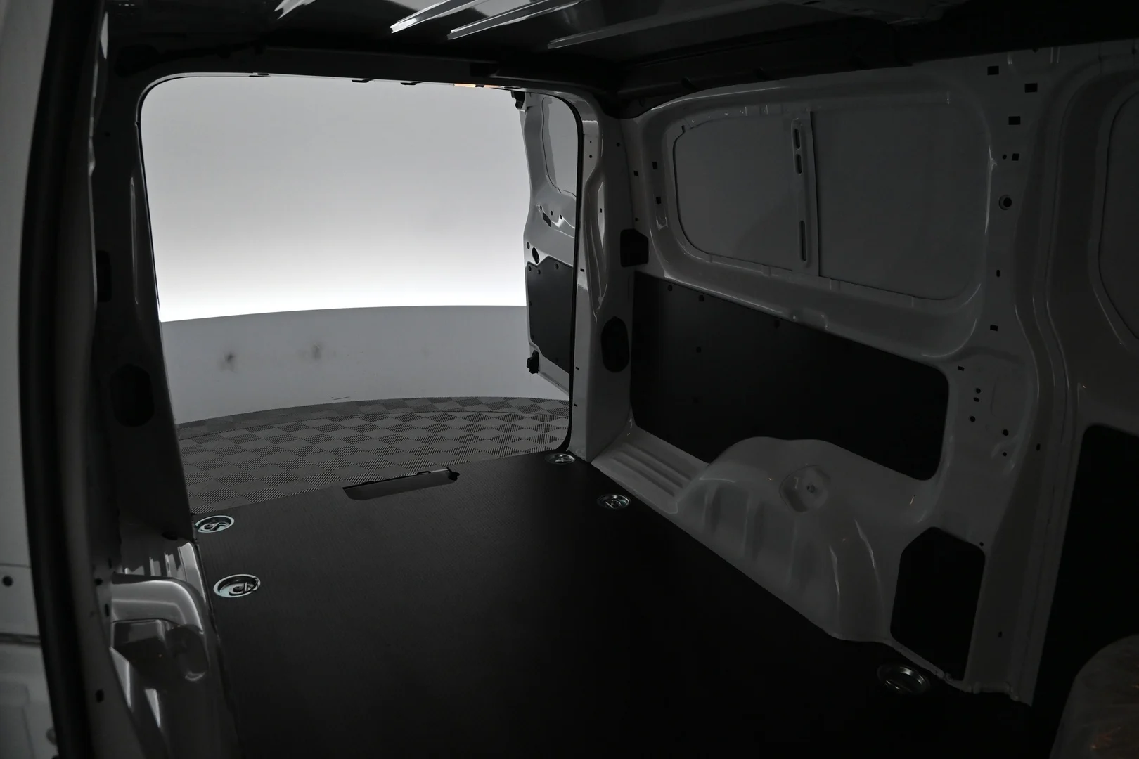 Car Image - cPWuGG2kYRXDJAqzdHsfv