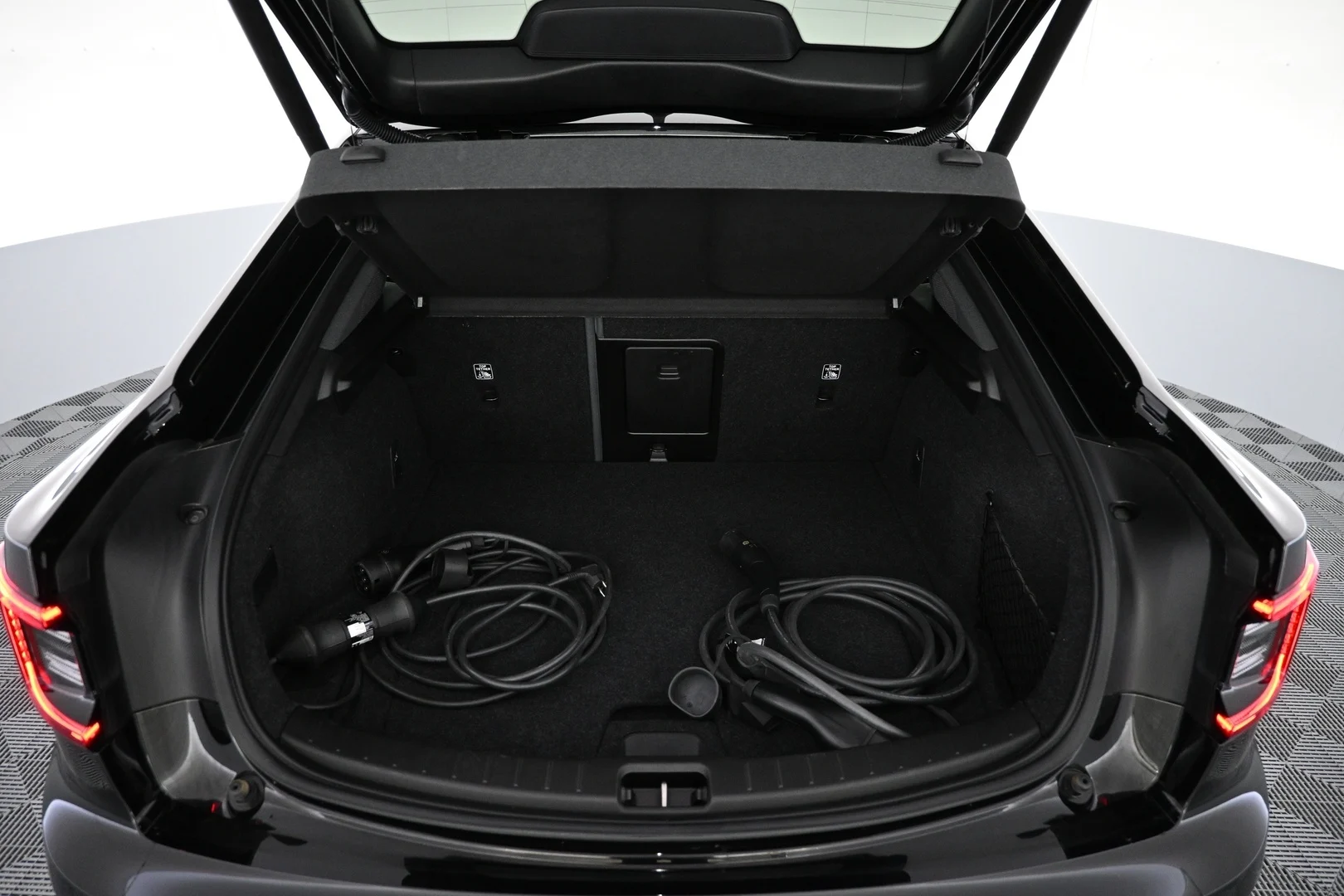 Car Image - 3VicwlOE23irC8mPbkn5H5