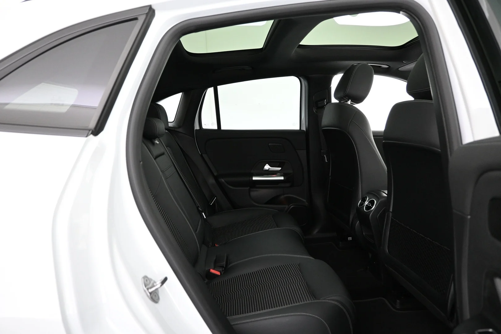 Car Image - 20ATe9tPlO3desS5818KlB