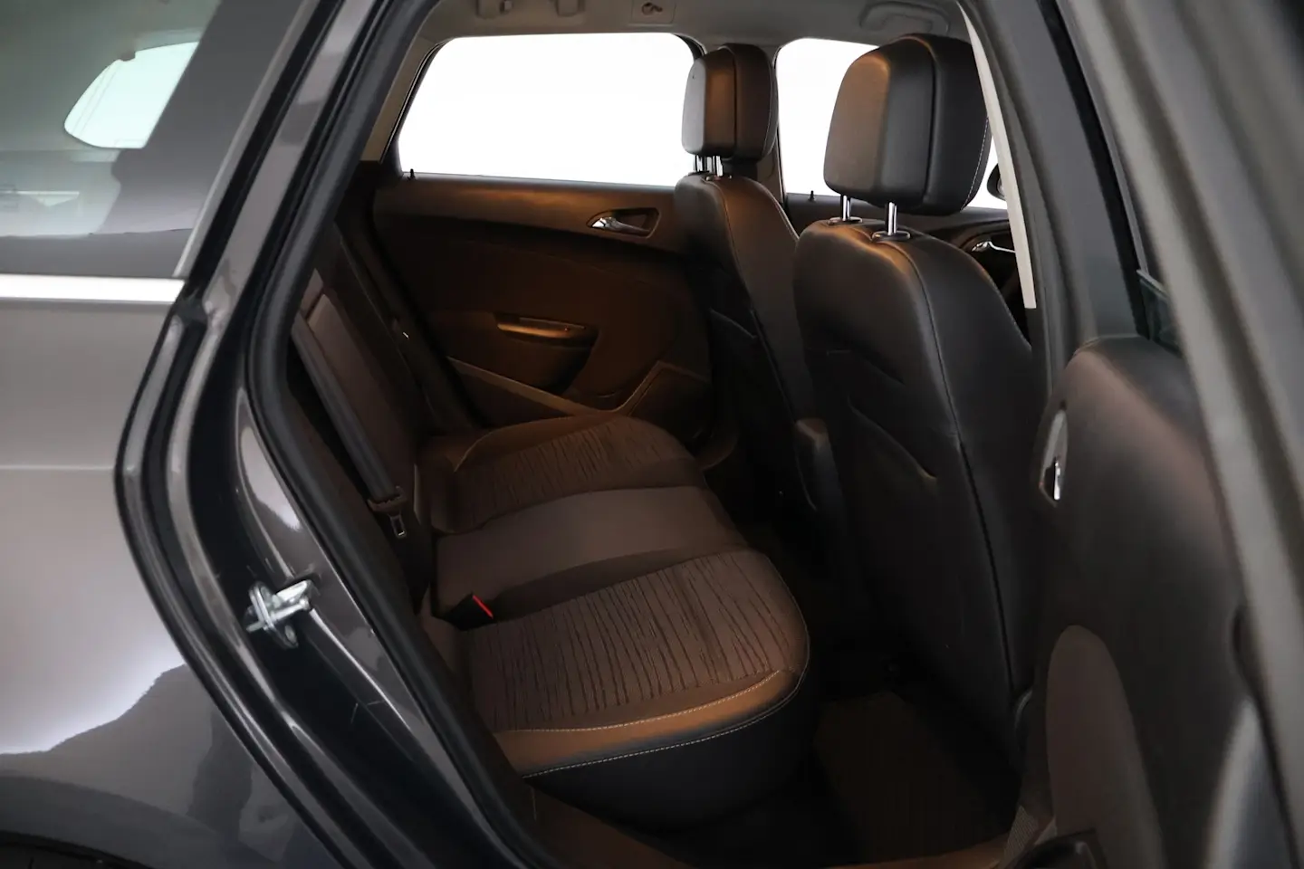 Car Image - Gtn3DDUUklp9sUbFPxS6Z