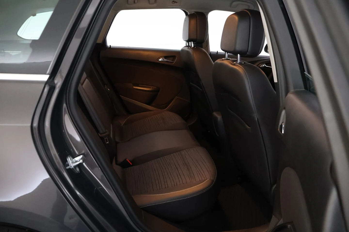 Car Image - Gtn3DDUUklp9sUbFPxS6Z